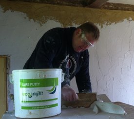 Traditional Lime Plastering using Lime Putty to finish a wall